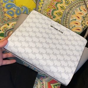 Authentic Michael Kors Crossbody